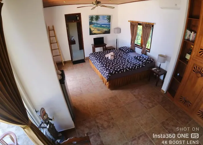 Jasri Ombak Villa *